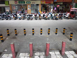 Steel pipe warning posts, thickened reflective anti-collision posts, fixed road posts, lane isolation parking posts, clinker roadblocks, safety posts