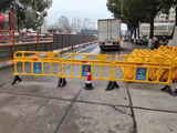 Temporary portable plastic roadblocks, interlocking building fence roadblocks, detachable road crowd control roadblocks for sale
