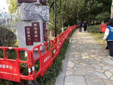 Temporary portable plastic roadblocks, interlocking building fence roadblocks, detachable road crowd control roadblocks for sale